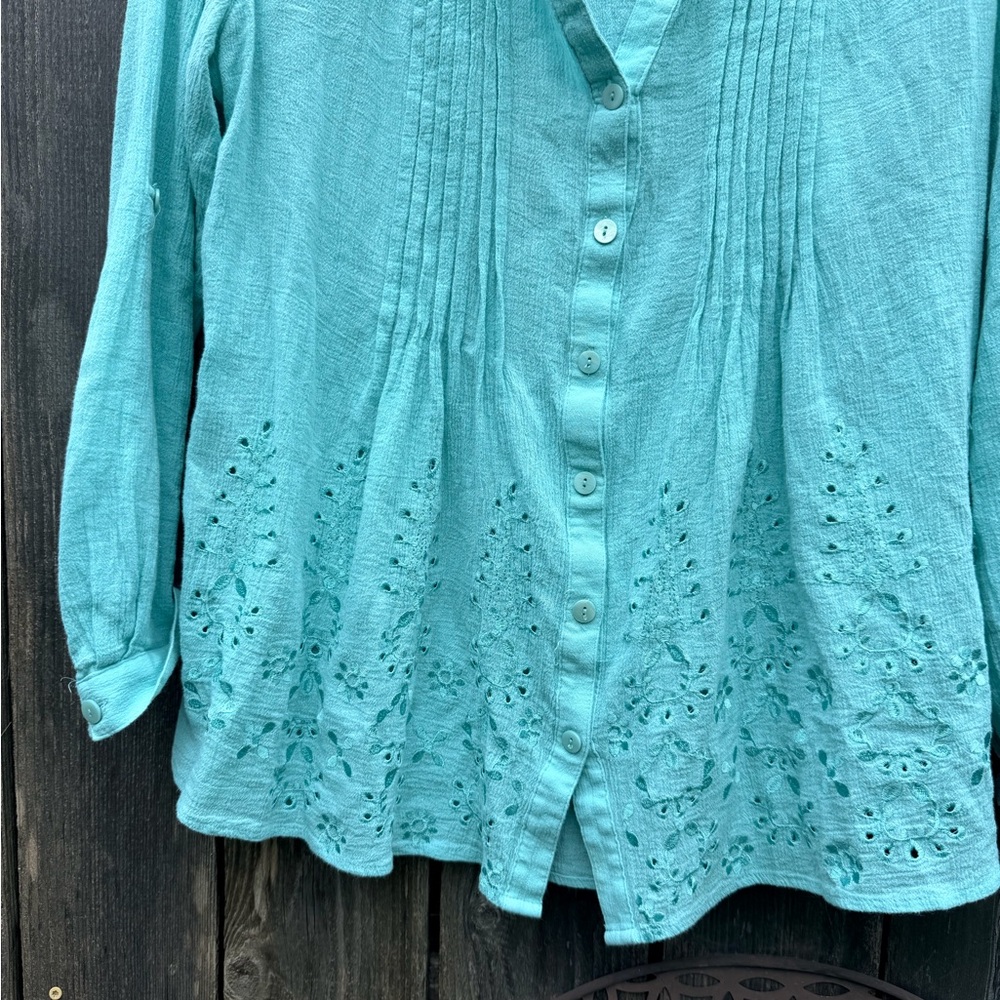 Soft Surroundings Aqua Eyelet Embroidered Cotton Button Front Blouse M - Picture 3 of 6